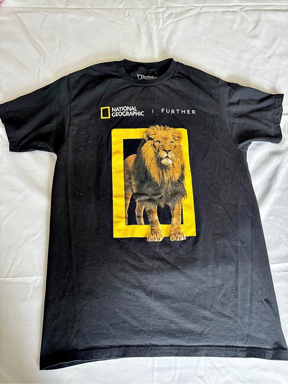 National Geographic Lion Further Graphic T-Shirt 100% Cotton Size Medium